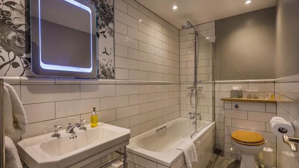 The Three Swans Hotel, Hungerford, Berkshire Номер фото